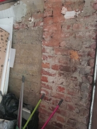 Koordynatorzy pomocy powodzianom odwiedzają poszkodowanych._4