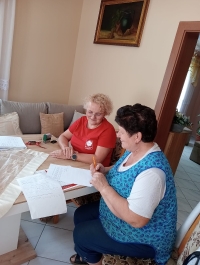 Koordynatorzy pomocy powodzianom odwiedzają poszkodowanych._6