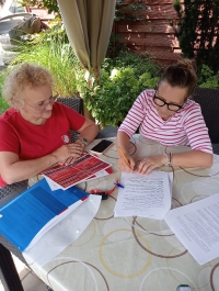 Koordynatorzy pomocy powodzianom odwiedzają poszkodowanych._7