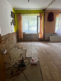 Koordynatorzy pomocy powodzianom odwiedzają poszkodowanych._8