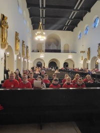 Modlitwa różańcowa wolontariuszy Szkolnego Koła Caritas