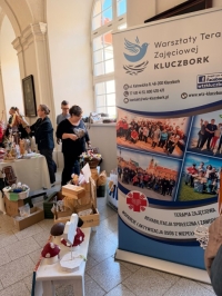Rękodzieła podopiecznych placówek Caritas Diecezji Opolskiej.